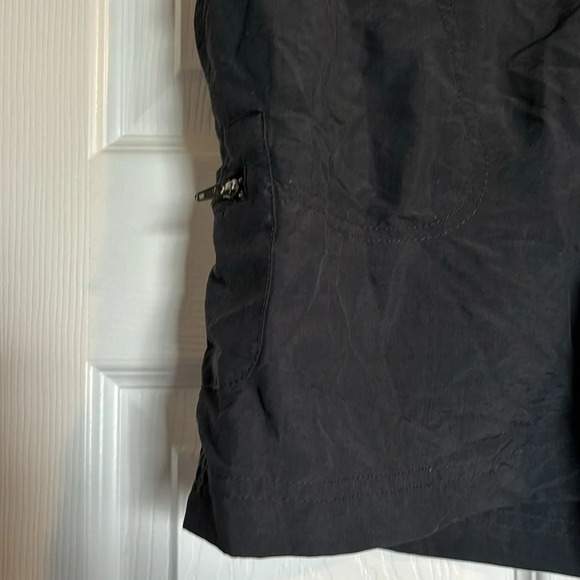Columbia women’s black 100% nylons 5.5” inseam shorts size medium - Picture 3 of 8